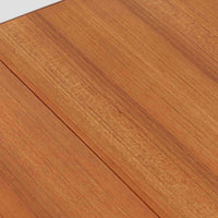 Nils Jonssonがデザインし、Troeds社より発表された円形エクステンションダイニングテーブル「Malta」です。チーク材の温かみある木目が美しく、直径110cmの天板は来客時には拡張板を追加することで大きな楕円形へと広がり、シーンに応じた柔軟な使い方が可能です。拡張板は円形では珍しく折り畳んで本体に収納することができ、機能性と利便性を兼ね備えています。脚部は細身で軽快ながら安定感があり、北欧家具らしいシンプルで機能的な構造が魅力です。日常使いはもちろん、来客時や家族の集まりにも最適で、経年による素材の風合いがビンテージならではの味わいを深めています。