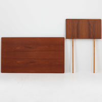 Johannes Andersenデザイン、Uldum Mobelfabrik社製のエクステンションダイニングテーブルです。チーク材特有の温かみある色調と繊細な木目が美しく、北欧家具らしい洗練された雰囲気を漂わせます。幅160cmから最大261cmまで拡張可能で、来客時や家族の集まりなどに柔軟に対応できる実用性の高さも魅力です。丸みを帯びたエッジや脚部の優雅な曲線など、アンダーセンならではの造形美が感じられる逸品で、ビンテージならではの風格と存在感を備えています。