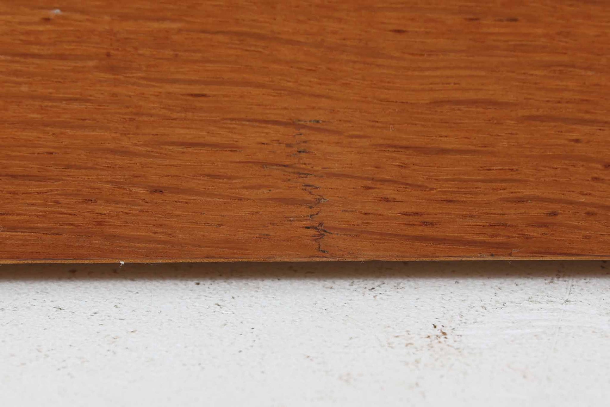 Hundevad &amp; Co社製の造りが良いブックシェルフです。良質なオーク材が使用されています。大型で様々な本が収納可能です。Poul Hundevadならではの棚板前面のスリットとタボが見えない設計により非常にすっきりとした印象に仕上がっています。