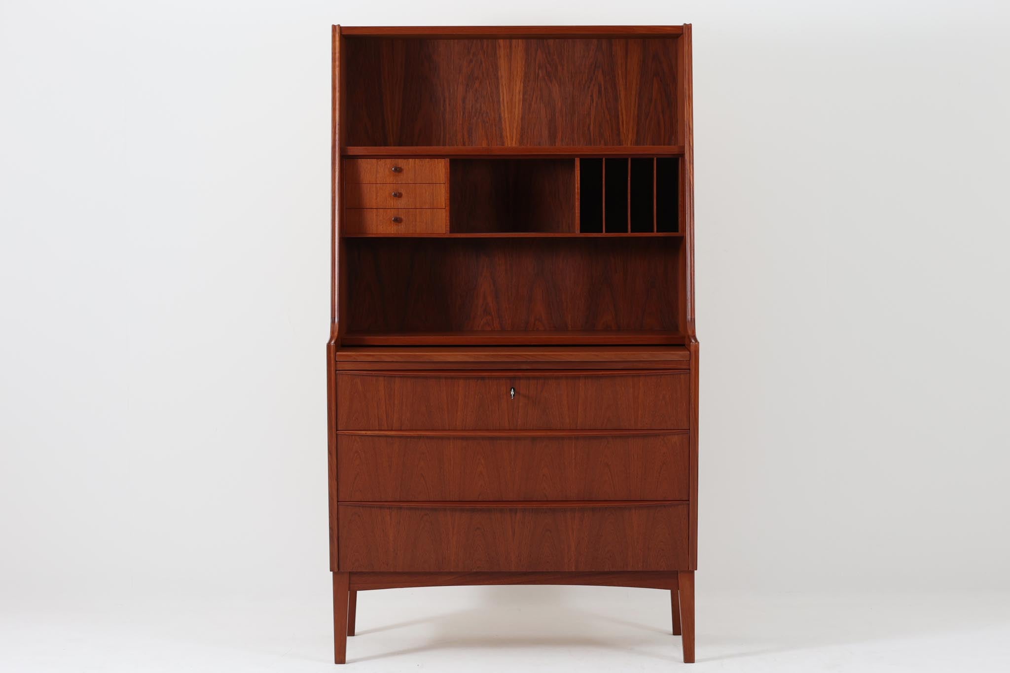 北欧ビンテージ家具ビューロ | 機能的で美しいデザインが魅力の