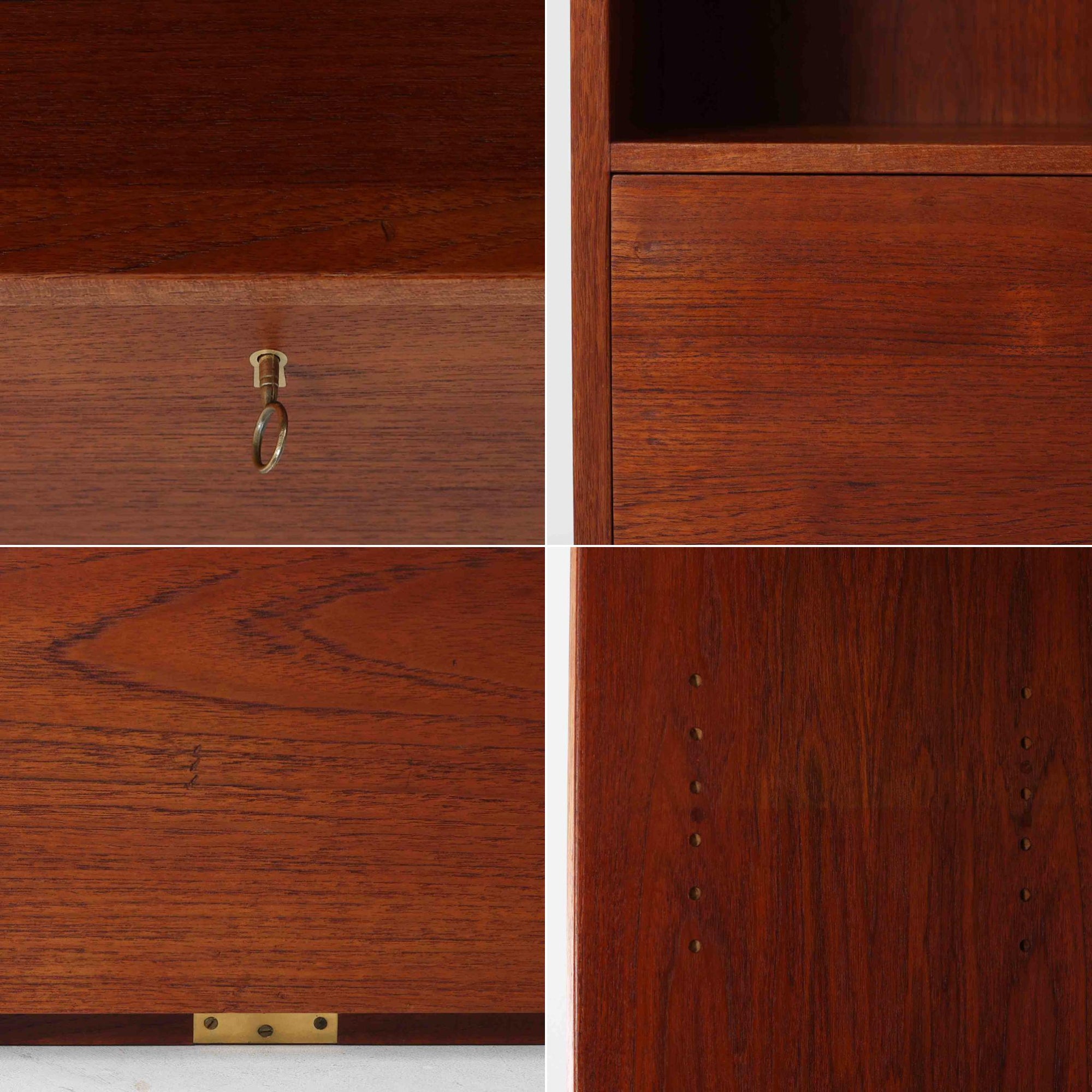 Hans J. Wegnerがデザインし、Ry Mobler社より製造されたこちらのディスプレイシェルフは、チーク材の上質な素材使いと真鍮パーツのディテールが際立つ北欧ビンテージ家具です。シンプルな直線的フォルムの中に、扉付き収納、ドロップダウン式のビューロスペース、小引き出しや仕切り棚など機能的な構造が備わっており、書斎でのデスク兼収納やリビングの飾り棚として多用途に活躍します。年月を経て深みを増した木肌が空間に落ち着いた存在感を与える逸品です。