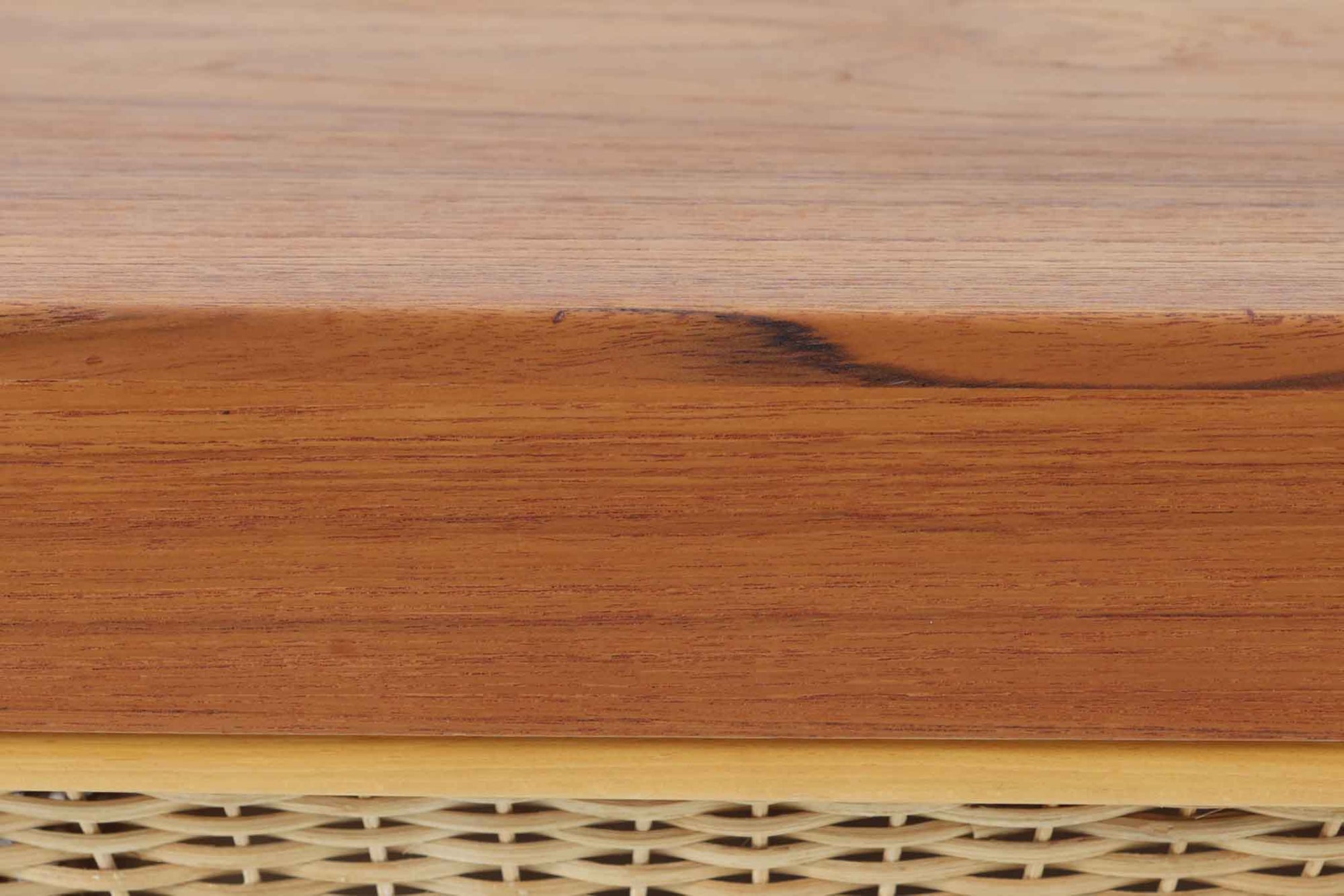 北欧より買い付けたソーイングテーブルです。Severin Hansen Jr.デザインによる特徴的な脚の形状が魅力です。こちらのソーイングテーブルは、シンプルな脚の形状に膨らみのラインがあり、Haslev社の中でも特に希少なモデルとなっています。名工Haslevによって製造された、クオリティの高い逸品です。