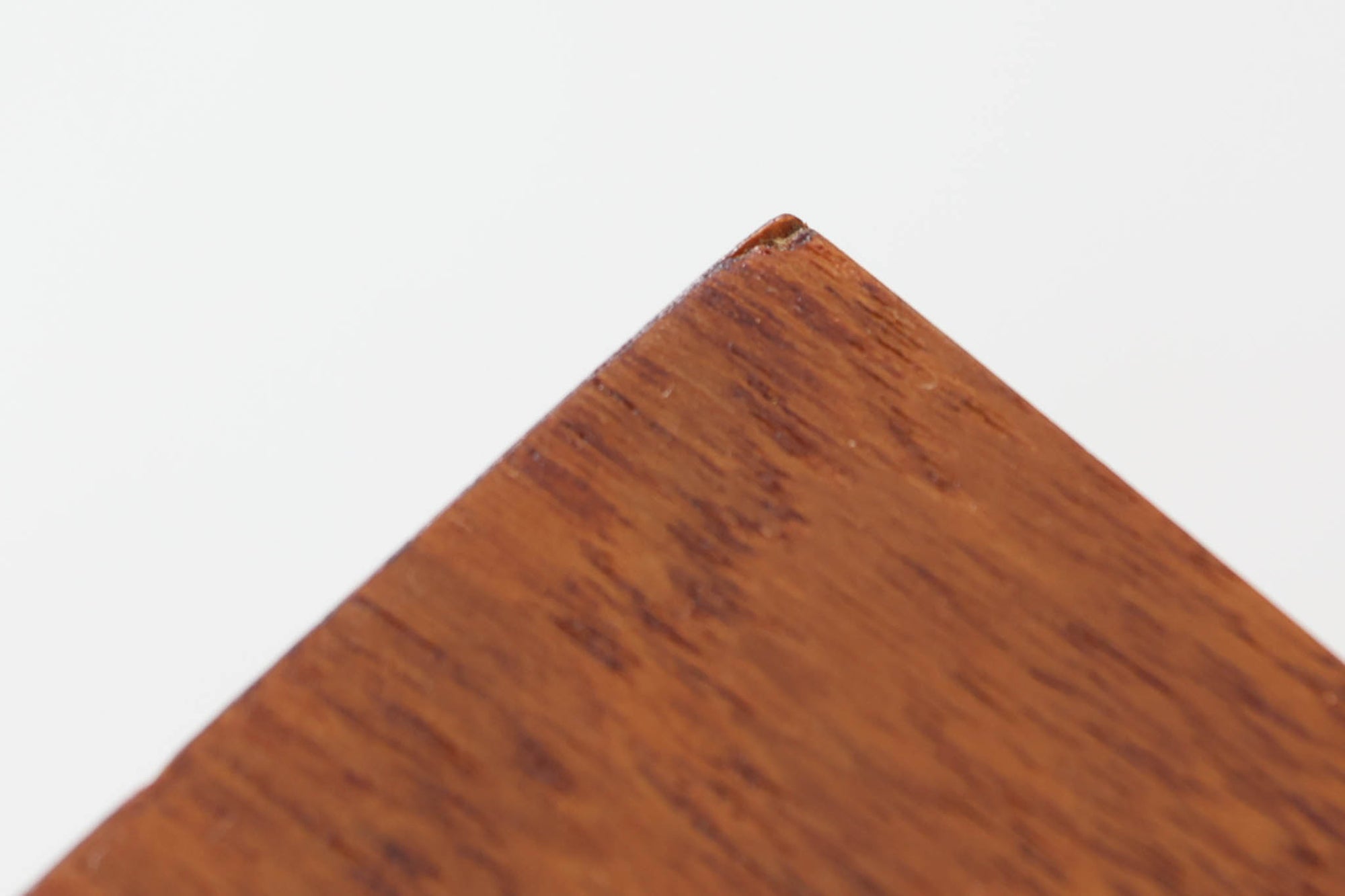 北欧より買い付けた、Borge mogensenデザインのキャビネットです。本体には上質なチーク材が使用されており、その温かみのある質感が魅力です。モーエンセンらしいシンプルでありながら高級感のあるデザインが特徴で、本体の組み方や取手など、細部にわたる趣向が光ります。