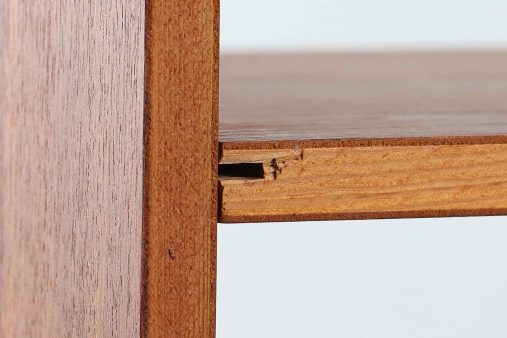 スウェーデンより買い付けました。Breox mobler社で作成された物で、良質なチーク材が使用されています。