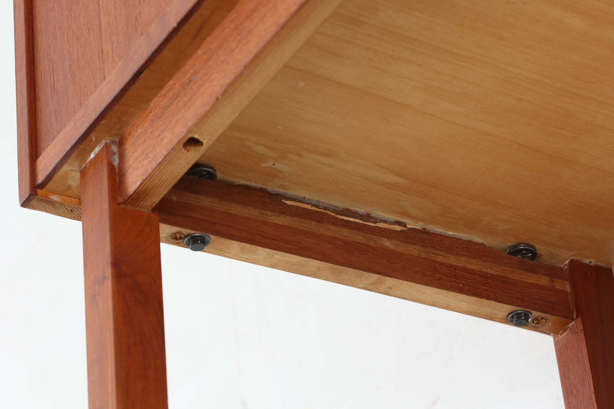 スウェーデンより買い付けました。Breox mobler社で作成された物で、良質なチーク材が使用されています。