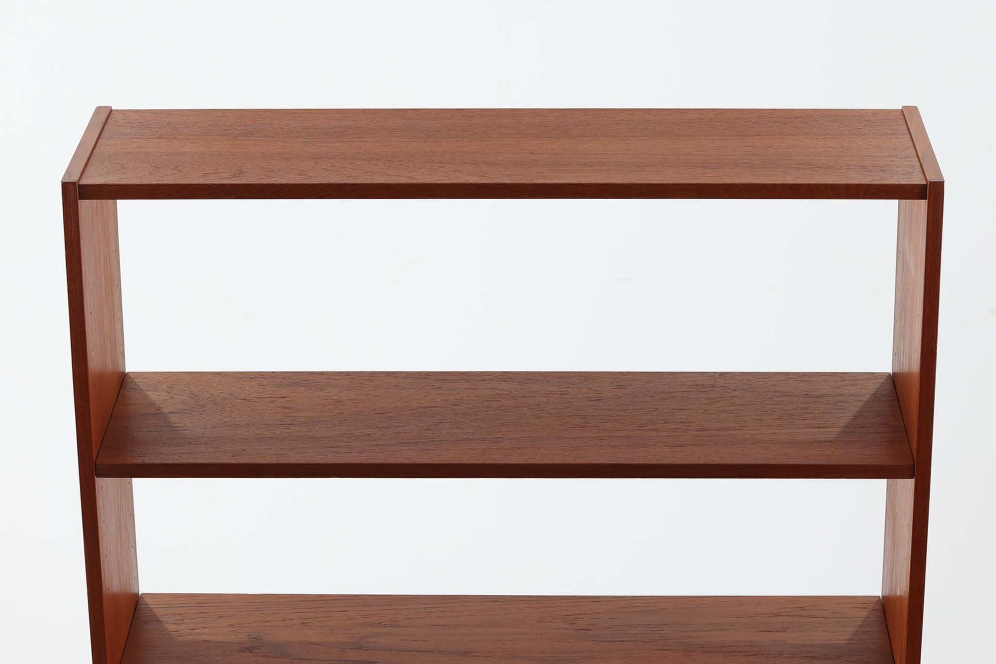 スウェーデンより買い付けました。Breox mobler社で作成された物で、良質なチーク材が使用されています。