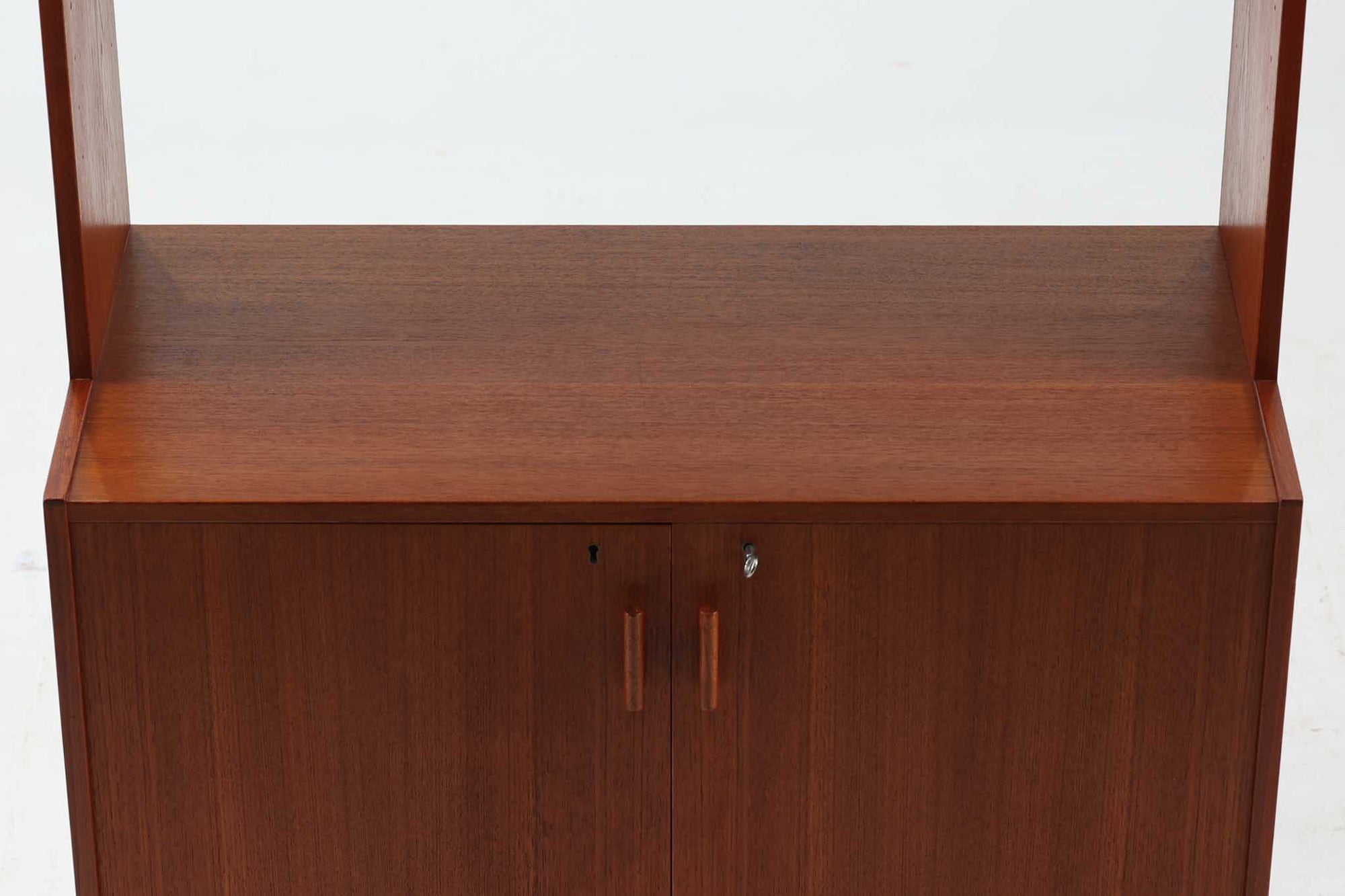 スウェーデンより買い付けました。Breox mobler社で作成された物で、良質なチーク材が使用されています。