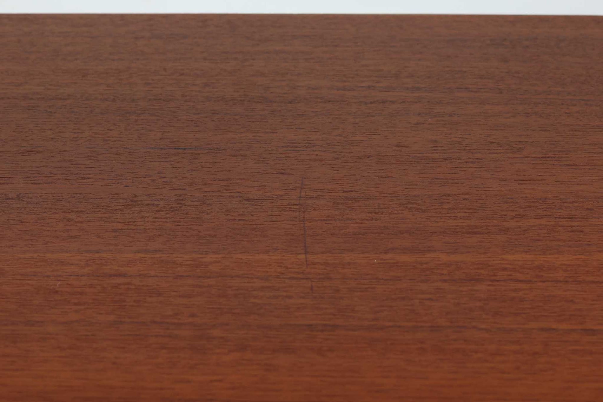 スウェーデンより買い付けました。Breox mobler社で作成された物で、良質なチーク材が使用されています。