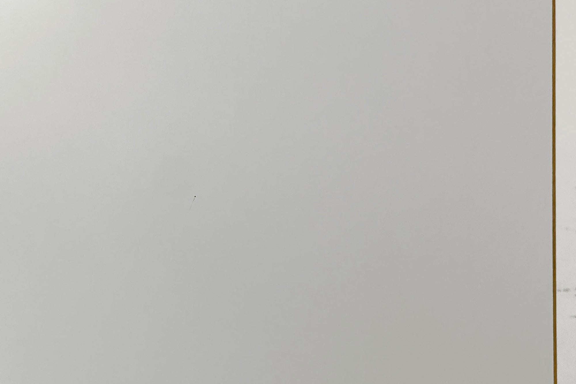 北欧より買い付けました。天板にはホワイトラミネートが使用されている新しいモデルです。