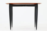 北欧より買い付けました。Fritz Hansen社が1950〜1960年代に製造したものと思われます。デザイナーのハンス・エンゲホルムとスヴェン・オーゲ・ウィルムセンによる共作で、折り畳み可能な脚部と、トレイとしても使用できる天板が特徴的なデザインです。