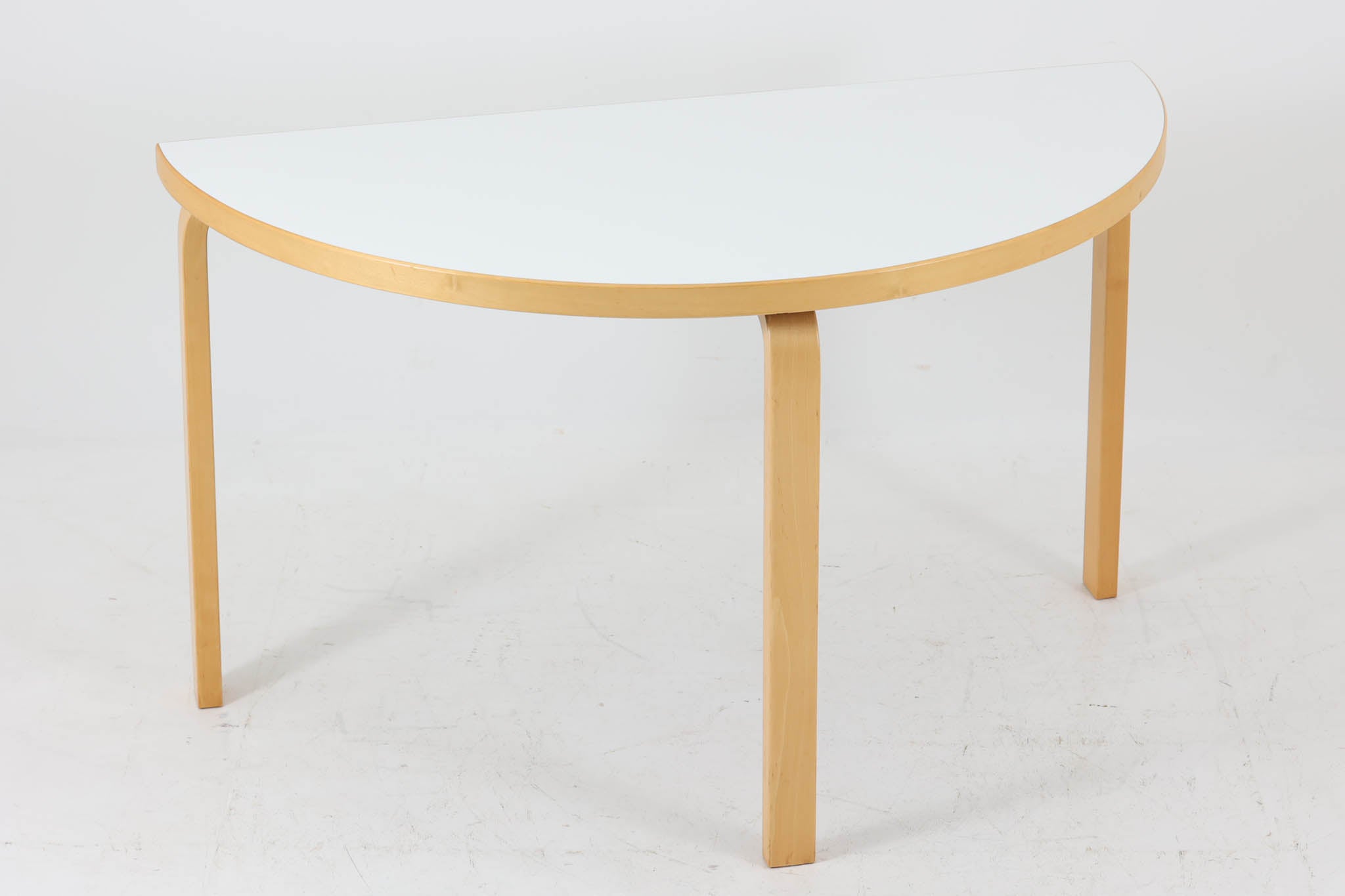 Alvar Aalto(アルヴァ・アアルト) 95 半円テーブル Artek(アルテック) ホワイトラミネート フィンランド製 – CHLOROS