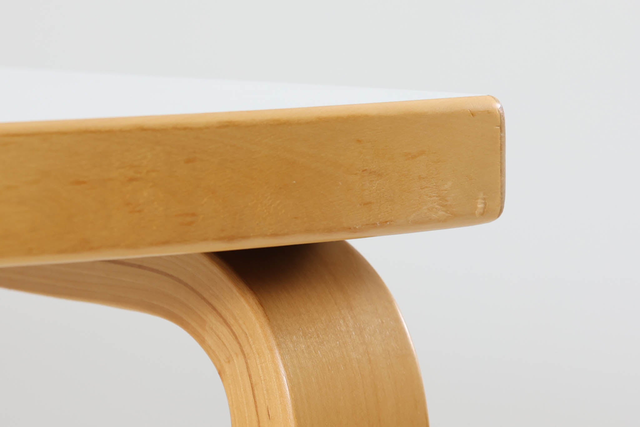 Alvar Aalto(アルヴァ・アアルト) 95 半円テーブル Artek(アルテック