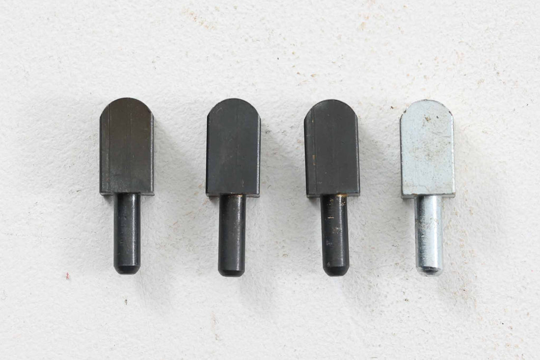 北欧より買い付けたHans J. Wegnerデザインのブックシェルフです。 彼のキャビネット類を数多く手がけたRY mobler社製の本棚です。本体はオーク材が使用されています。 シンプルなデザインながらも要所要所にウェグナーらしいデザインが施してあり、実用性にも優れている逸品です。こちらは全ての棚板の高さ調整が出来る珍しいモデルです。