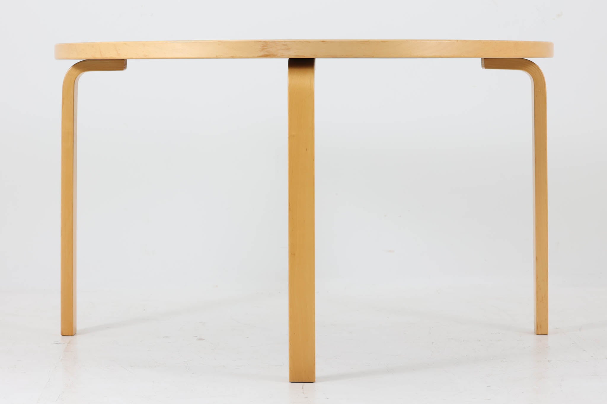 Alvar Aalto(アルヴァ・アアルト) 95 半円テーブル Artek(アルテック) ホワイトラミネート フィンランド製 – CHLOROS