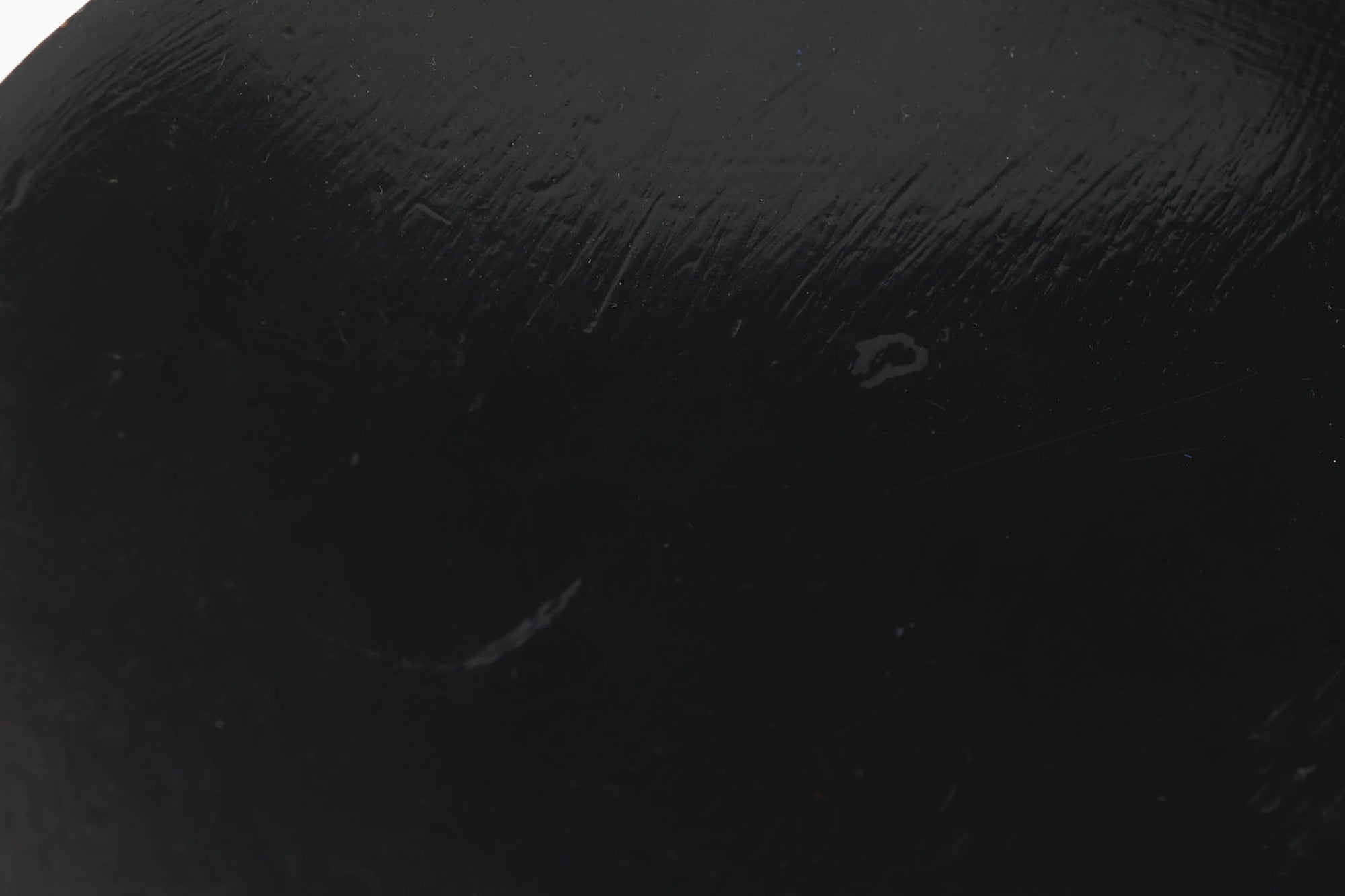 こちらは、デンマークの名門家具メーカーFritz Hansen（フリッツ・ハンセン）が生産した、デザイナーArne Jacobsen（アルネ・ヤコブセン）の作品「アントチェア」です。3本脚のデザインは、ヤコブセンの持つ独特のデザイン哲学を感じさせます。