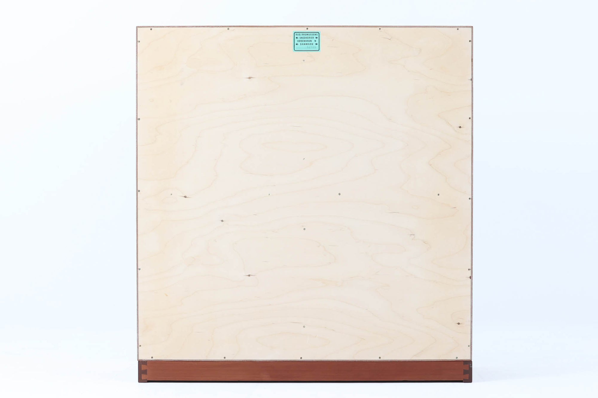 北欧より買い付けた「mogens Koch」によってデザインされたブックシェルフです。キャビネットやシェルフを組み合わせて使用するためにデザインされた物で、デンマーク家具最高峰のユニットシェルフと言われています。良質なマホガニー無垢材が使用されています。