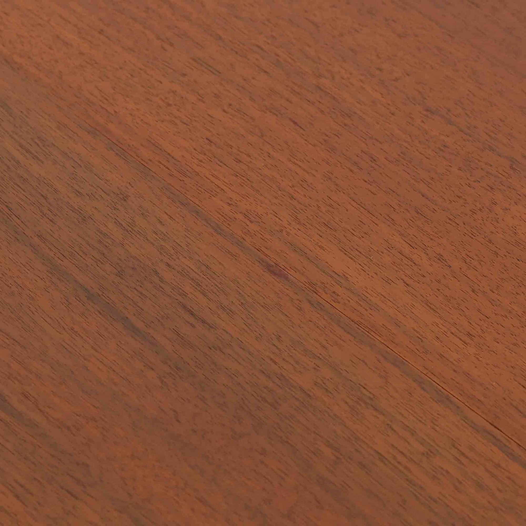 美しい木目が広がるチーク材を使用した、スウェーデン製のエクステンションダイニングテーブルです。普段は直径110cmの円形テーブルとしてコンパクトに使用でき、来客時には天板を拡張して最大200cmまで広げられる実用的な構造が魅力です。丸みを帯びた天板とすっきりとした脚部が北欧家具らしい軽やかな印象を演出し、温かみのある木肌が空間を上質に彩ります。職人の丁寧な造りと経年変化による味わいを楽しめる、ビンテージならではの存在感を備えた一台です。