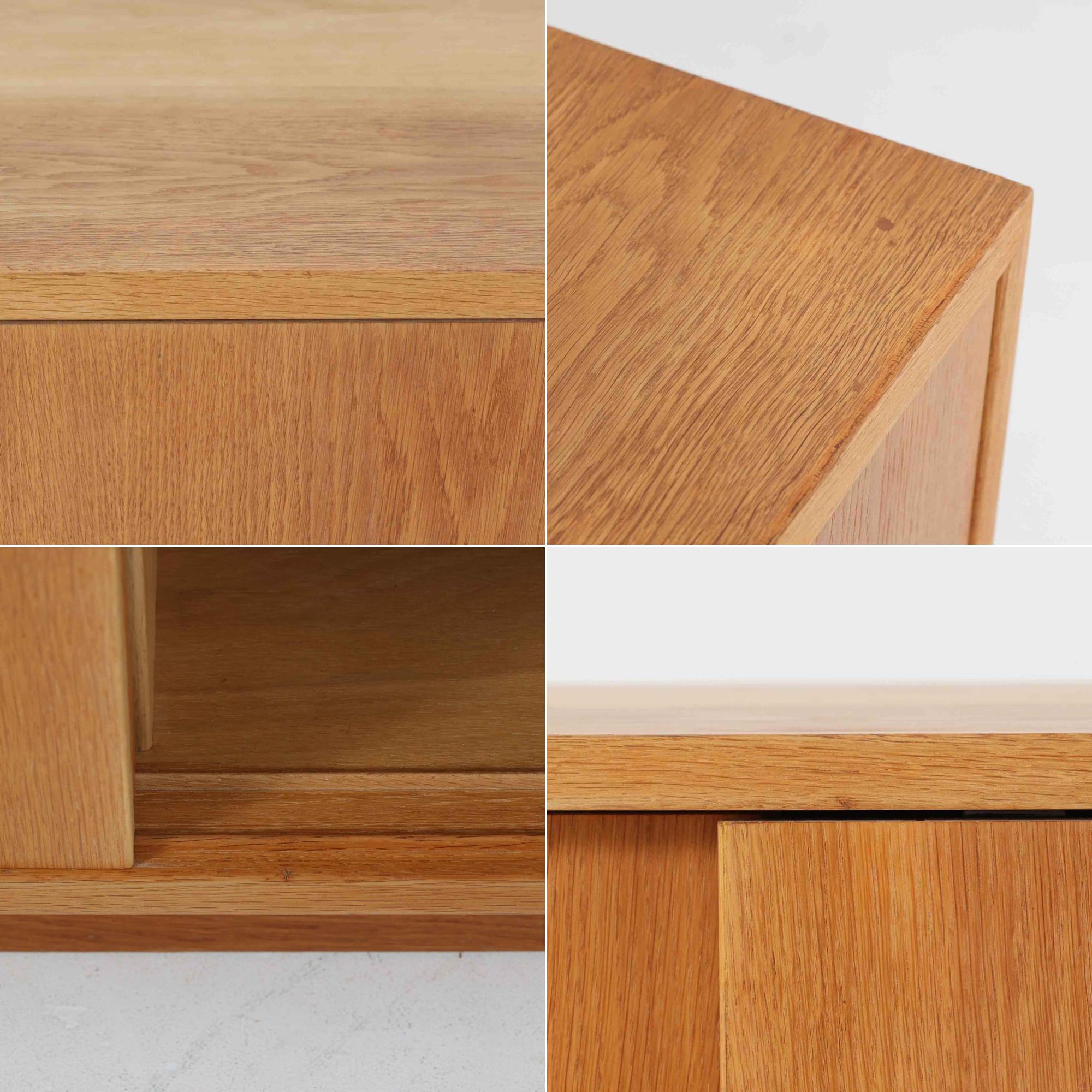 スウェーデンのKarl Andersson社より、Borge Mogensenによってデザインされたディスプレイシェルフは、端正な佇まいと機能性を兼ね備えた北欧ビンテージ家具です。オーク材の温もりある質感と美しい木目が魅力で、上段は可動棚付きのオープンシェルフ、下段には丸い掘り込み取手がアクセントとなった引き戸収納が配されています。文庫本や器、日用品の整理に最適で、暮らしの中で永く使い続けられる名作です。