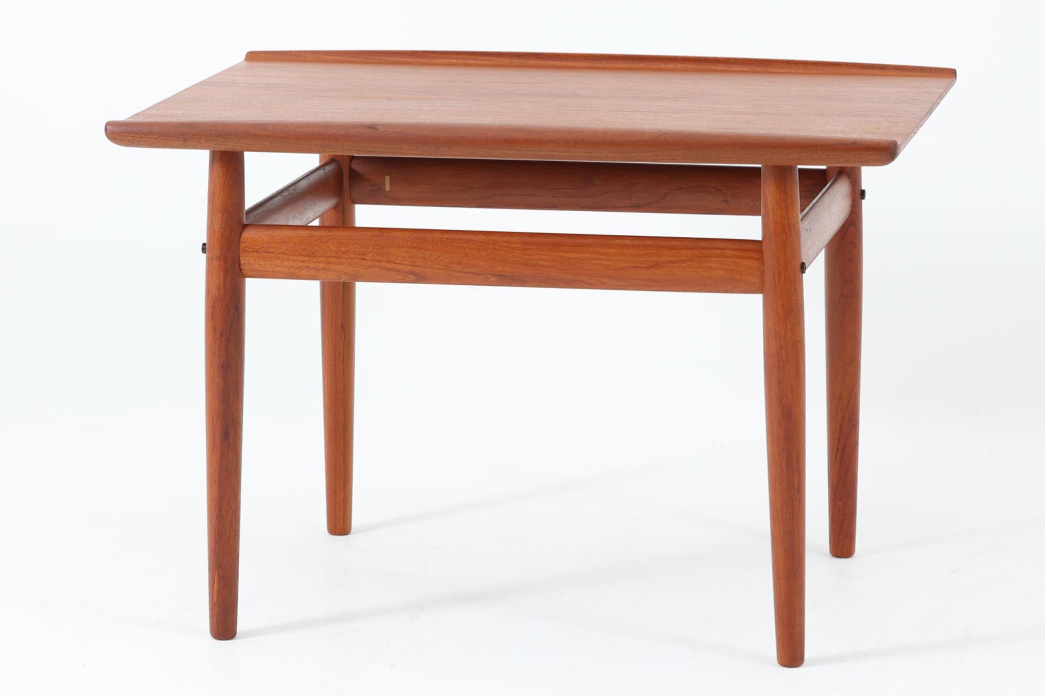 Grete Jalk(グレーテ・ヤルク) サイドテーブル チーク材 デンマーク製