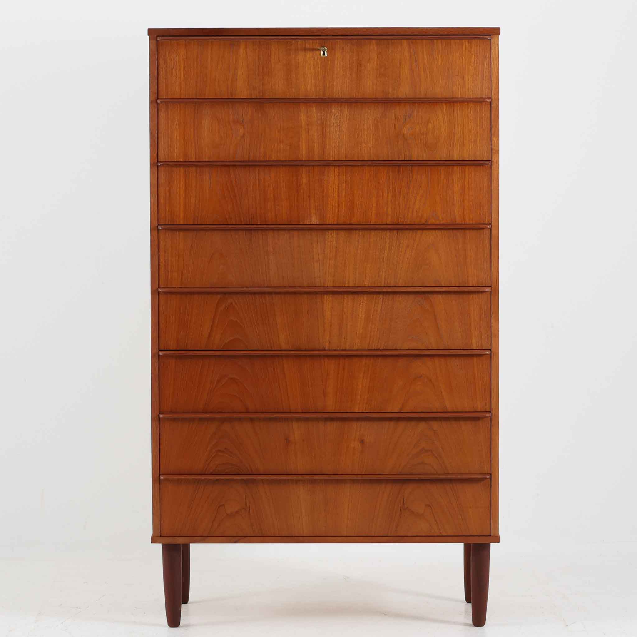 北欧ビンテージ家具チェスト | 収納力とデザイン性を兼ね備えた