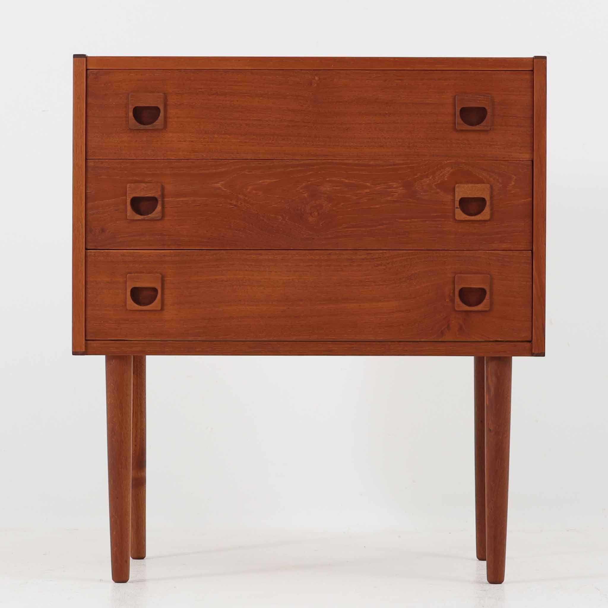 北欧ビンテージ家具チェスト | 収納力とデザイン性を兼ね備えた