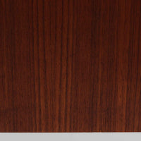 Omann Jun（オーマン・ユン）によるデザインで、同社から製造された両袖デスク「Model 75」です。チーク材の温かみある木目と、滑らかなエッジを描く天板ラインが美しく、北欧家具らしい上質な佇まいを感じさせます。左右に3段ずつ備えた引き出しは、実用性に優れながらも取手のデザインがアクセントとなっており、職人の細やかな技術が光ります。背面にも収納スペースが設けられており、空間の中央に置いても絵になる仕上がりです。ワークスペースや書斎に品格を添える、北欧ビンテージの名品デスクです。