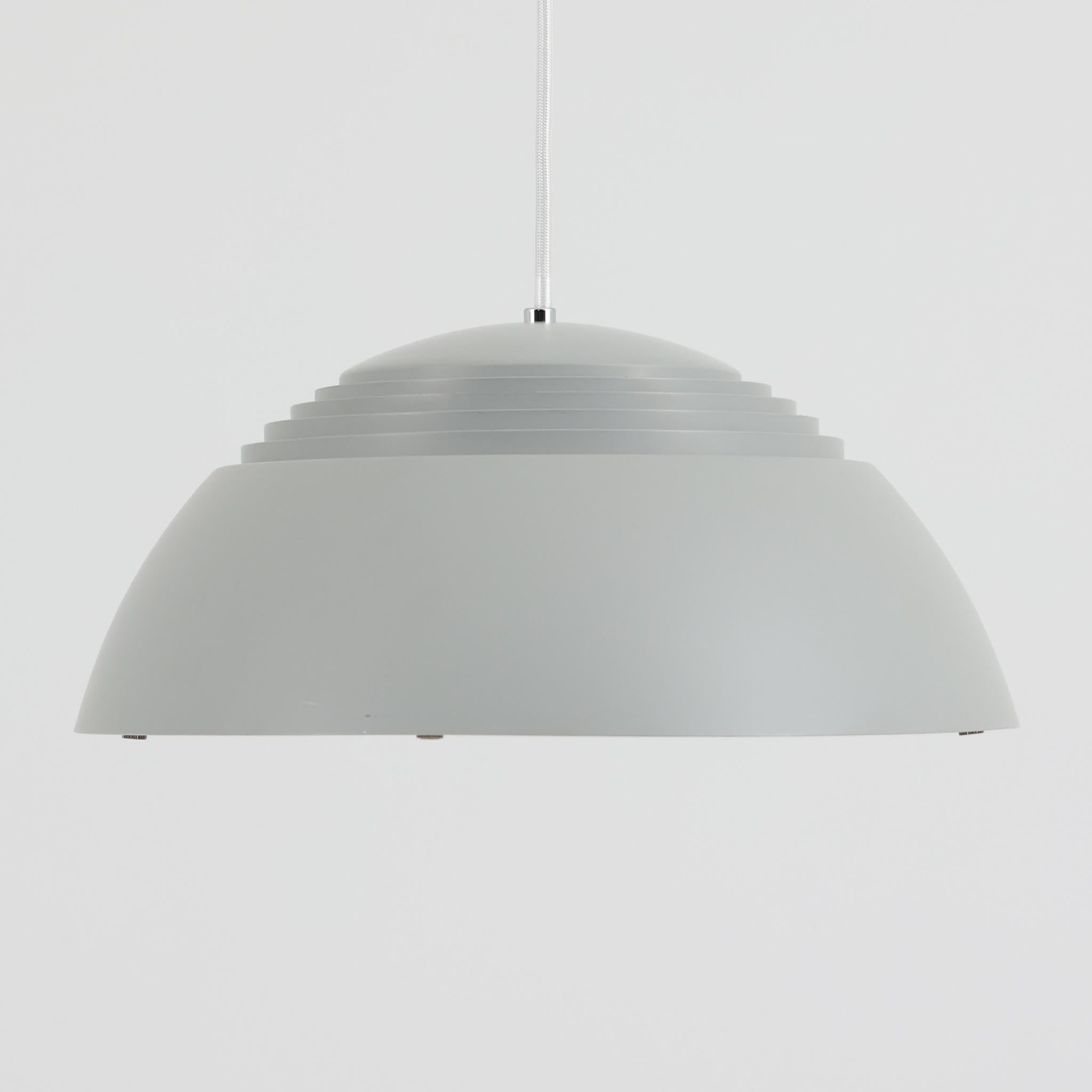 Arne Jacobsen ペンダントライト AJ Royal 370 直径37cm Louis Poulsen