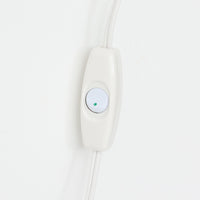 Poul Henningsenがデザインし、Louis Poulsen社から発表されたウォールランプ「PH ハット」直径30cmです。スチール製の半円形シェードは内側を淡いピンク色に仕上げ、点灯時には柔らかで温かみのある光を壁面に広げます。シンプルながら緻密に計算された光の効果はヘニングセンならではの魅力で、寝室や廊下、リビングの補助照明として最適です。1950年代に誕生したモデルは現在でも高く評価されており、ビンテージならではの風合いと希少性を備えています。元々は2サイズ展開で、本品は現行品には存在しない大サイズの希少モデルです。