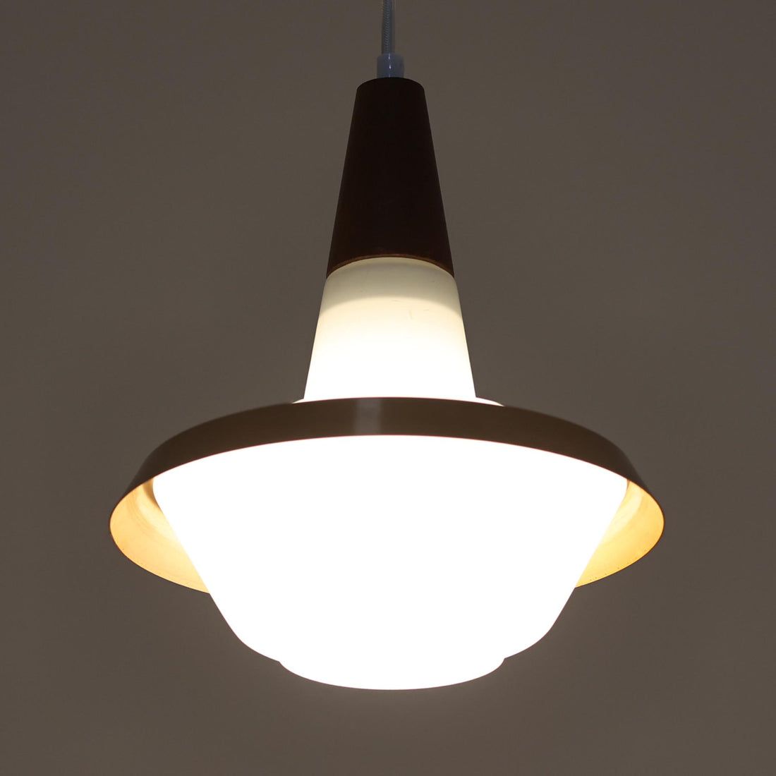 1960s デンマーク製 チーク ガラス ペンダントライト 1960s デンマーク製 チーク ガラス ペンダントライト 1960s デンマーク