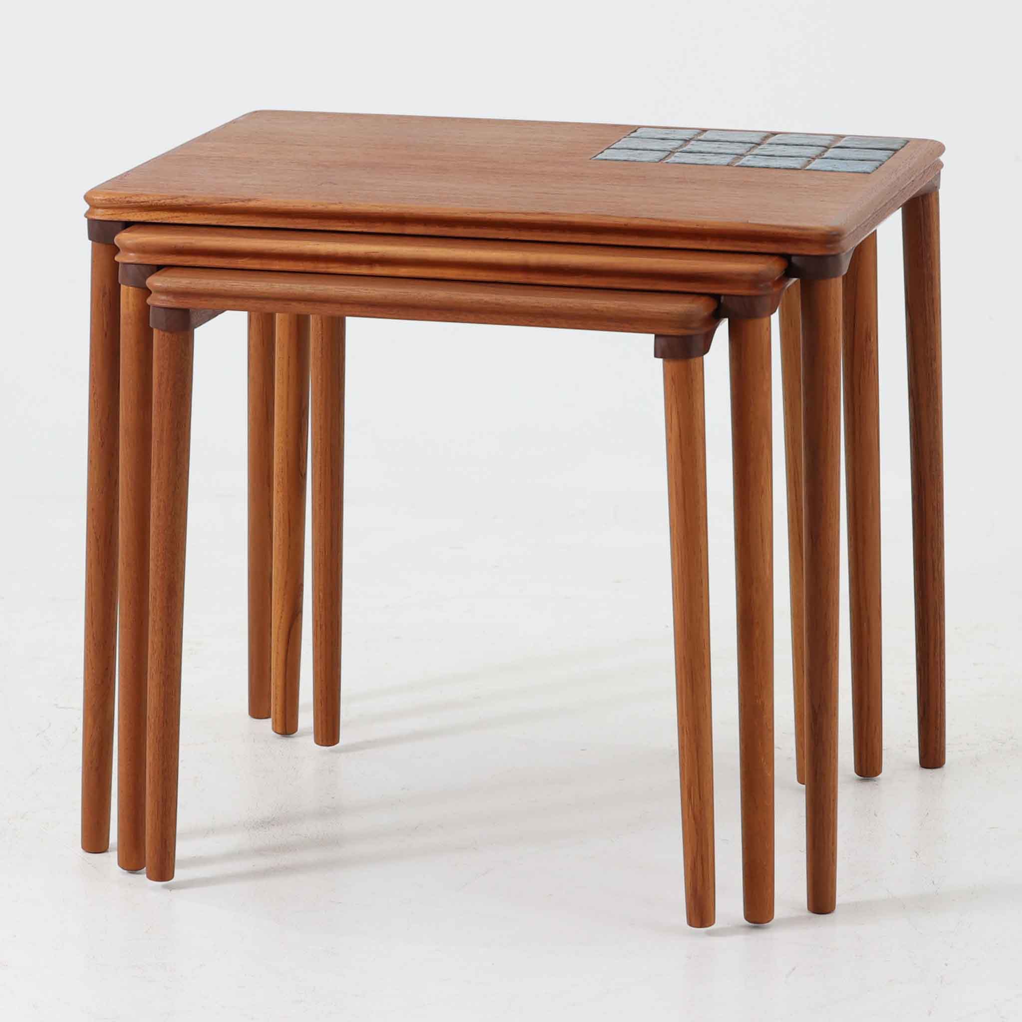 北欧ビンテージ家具ネストテーブル | 繊細なデザインと機能性が魅力