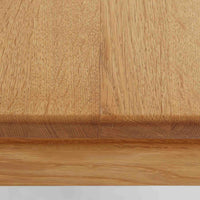 デンマークの家具メーカーBrodrene Andersen（ブロデルネ・アンデルセン）によるオーク無垢材のダイニングテーブルです。すっきりとした直線的な脚部と控えめな面取りが施された天板が美しく、素材の質感と職人技が際立つ仕上がりです。堅牢でありながら軽やかな印象を持ち、オーク特有の温かみある色調が空間に自然と馴染みます。幅115cmのコンパクトサイズで、ダイニングだけでなくワークデスクとしても使いやすい一台。北欧らしいシンプルなデザインと確かな作りが魅力のビンテージテーブルです。