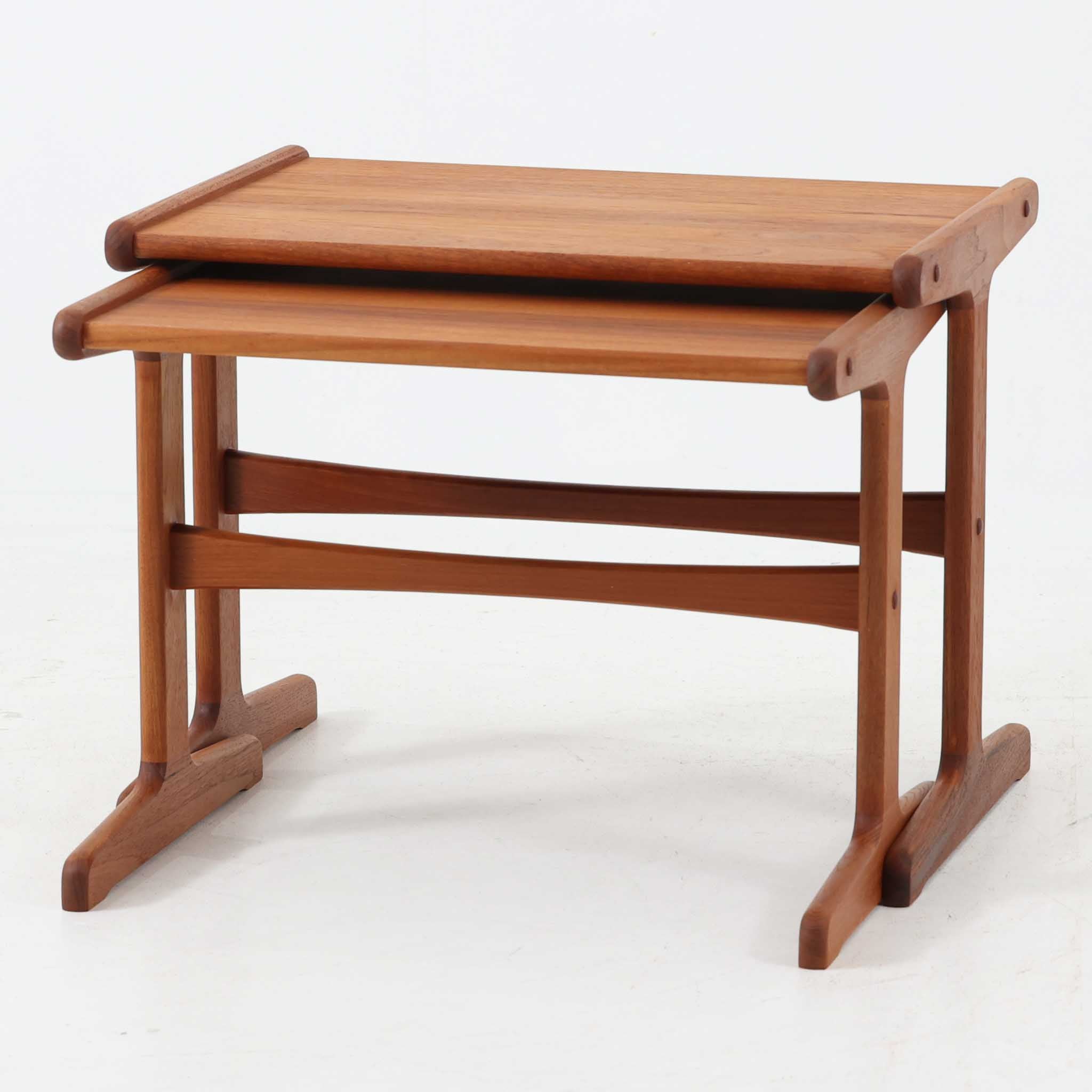 北欧ビンテージ家具テーブル | モダンで機能的なデザインのテーブル