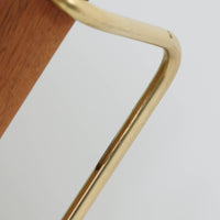 Hans J. Wegner（ハンス・J・ウェグナー）がGetama社のために手掛けたGE19 ベンチソファは、端正なプロポーションと素材使いが際立つ北欧ビンテージの名作です。フレームにはオーク材を用い、細身で安定感のある脚部と、両端に配されたメタルパーツが軽やかなアクセントとなっています。マットレスやクッションを合わせることで、ベンチとしてもベッドとしても幅広く活用可能です。経年により深みを増した木肌と、当時の職人技が感じられる構造が、空間に静かな存在感と上質な佇まいをもたらします。