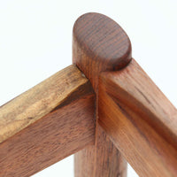 北欧より買い付けました。ハーフアームが特徴的なKai KristiansenデザインのNo42チェアは、デスクやダイニングテーブルに綺麗に収納する事が出来ます。現在復刻品が出ておりますが、チーク材フレームは復刻されておらず、希少な商品です。座面と背もたれは、内部のウレタンを厚みのある物に交換後、新しい生地で張替えておりますので快適な座り心地です。