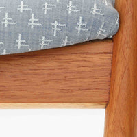 北欧より買い付けました。ハーフアームが特徴的なKai KristiansenデザインのNo42チェアは、デスクやダイニングテーブルに綺麗に収納する事が出来ます。現在復刻品が出ておりますが、チーク材フレームは復刻されておらず、希少な商品です。座面と背もたれは、内部のウレタンを厚みのある物に交換後、新しい生地で張替えておりますので快適な座り心地です。