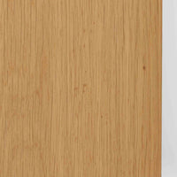 Poul Hundevadがデザインし、Hundevad & Coより製作された蛇腹仕様のサイドボードです。オーク材の穏やかで上品な木目を活かした外観に、横方向へ滑らかに開閉する蛇腹扉を組み合わせた、機能美あふれる一台。扉の開閉時に前後のスペースを取らない構造は、動線を妨げず実用性にも優れています。内部は棚板構成で収納力が高く、食器や書類、リビング周りの小物まで幅広く対応。細身の脚部が全体を軽やかに引き締め、経年によって深みを増した素材感が北欧ビンテージならではの静かな存在感を空間にもたらします。