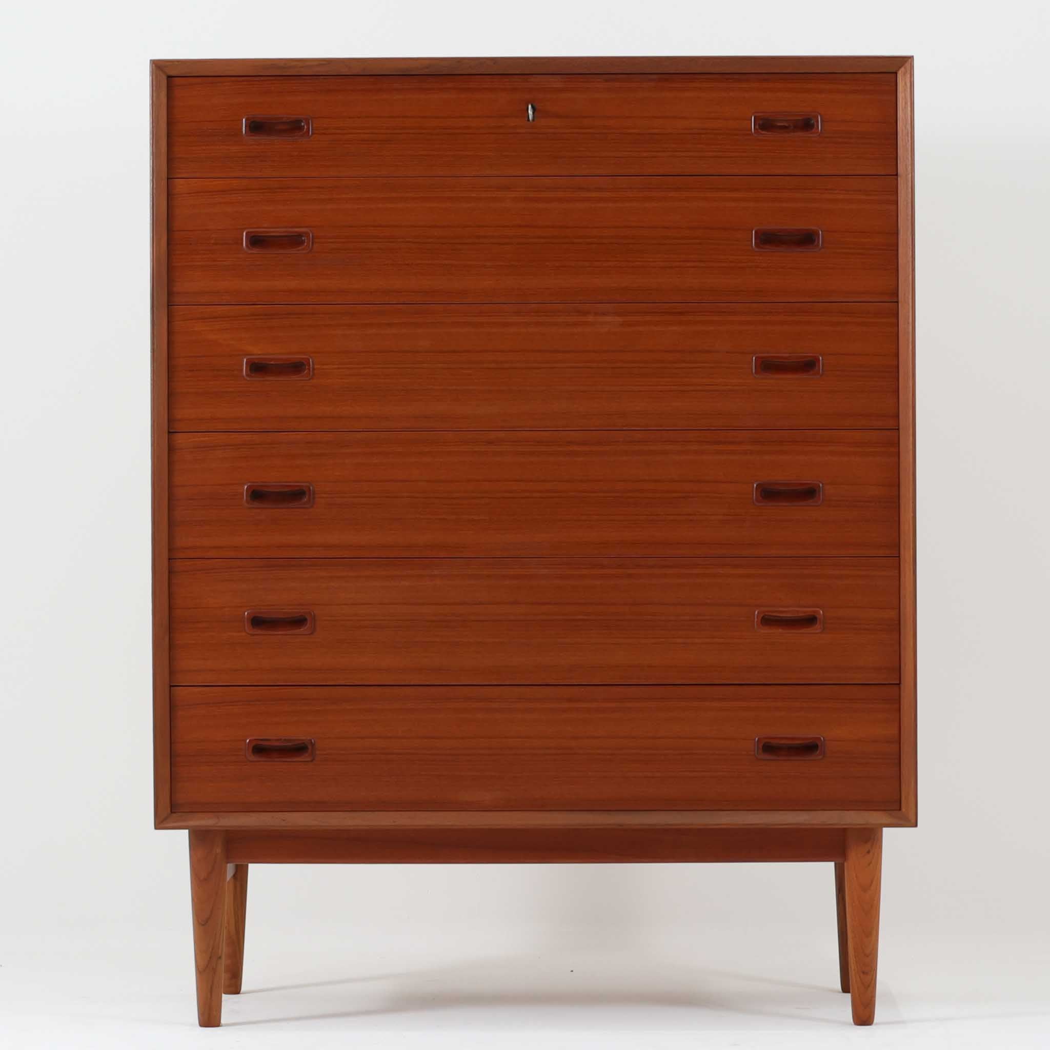 北欧ビンテージ家具チェスト | 収納力とデザイン性を兼ね備えた