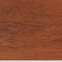 デンマーク製サイドテーブルです。チーク材を使用し、滑らかな半円形の天板とすらりと伸びた3本の円錐脚が軽やかな印象を与えます。北欧デザインらしいミニマルな造形ながら、チーク材の温かみと艶が経年変化によって美しく際立っています。ソファ横やベッドサイドなど、限られたスペースにも馴染むサイズ感で、花瓶やランプを置く飾り台としてもおすすめの一台です。