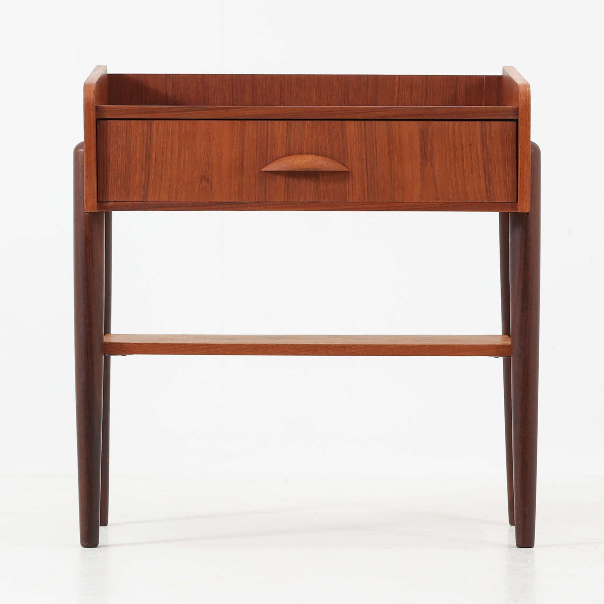 北欧ビンテージ家具サイドテーブル | コンパクトで使い勝手の良い