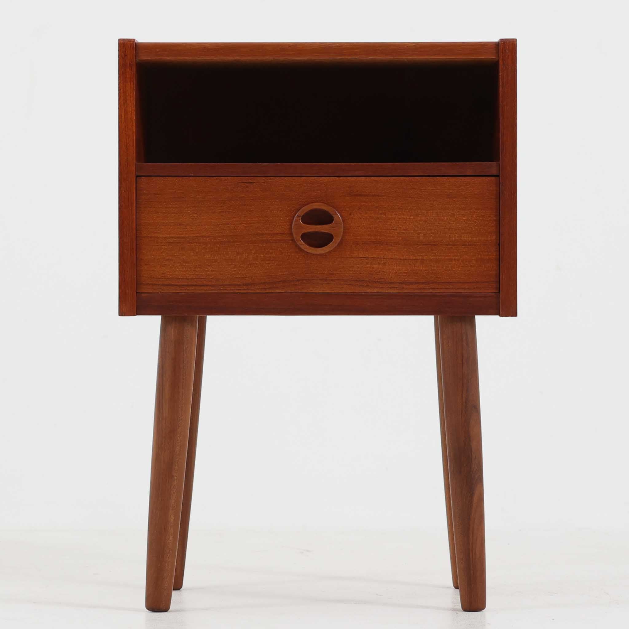 北欧ビンテージ家具サイドテーブル | コンパクトで使い勝手の良い