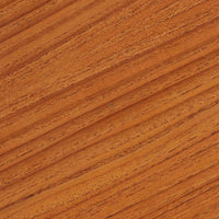 デンマークの巨匠Hans J. Wegner（ハンス・J・ウェグナー）がAndreas Tuck社のためにデザインした「AT8」円形センターテーブルです。チーク材による滑らかな天板と、3本脚の軽やかな構造が特徴で、美しくテーパーのついた脚部が全体に上品な印象を与えます。脚は木製のねじ込み構造になっており、工具を使わずに着脱が可能です。こうしたディテールにもビンテージ期ならではの職人技が感じられます。脚部までチーク材が使用された希少なタイプで、素材の統一感と温かみのある質感が際立ちます。ウェグナーらしいシンプルで機能的な造形と、経年により深みを増したチークの風合いが融合し、リビング空間に上質な北欧のぬくもりを添える一台です。