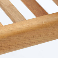 Hans J. Wegnerがデザインし、Getamaが製作したGE290オットマンです。オーク材の美しい木目を活かした無垢フレームは、丸みを帯びた脚部と貫構造により安定感と軽やかさを兼ね備えています。クッションは張り替え済みで、ライトブラウン色の張地が木部の温かな色合いと調和し、落ち着いた印象を与えます。内部にはビンテージ品ならではのスプリングが内包され、弾力ある座り心地も魅力。同シリーズのラウンジチェアと組み合わせてはもちろん、単体でもスツールとして活躍する、経年変化の味わい深い一品です。