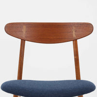 CH30は、ハンス・J・ウェグナーがデザインし、Carl Hansen & Son社によって製造された名作ダイニングチェア。チーク材とオーク材を組み合わせた美しいコントラストが特徴で、木の温もりと洗練されたフォルムが魅力です。特に背もたれと後ろ脚の繋ぎ目は、そのデザインの特徴となっており、独自性とクラフトマンシップの見本と言えるでしょう。背もたれにチーク材が使用された希少なモデルです。人気のため現在復刻されましたが、チーク材とオーク材の組み合わせはビンテージ品でのみ入手可能です。