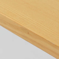 フィンランドを代表する建築家アルヴァ・アアルトによるデザイン、Artek社製の「X-leg」ダイニングテーブルです。素材には温かみのあるバーチ材を使用し、アアルトの象徴でもある積層合板による柔らかな曲線脚が特徴です。角のない優しいフォルムとシンプルな構造美が調和し、北欧デザインの真髄を感じさせます。経年によるバーチ材の飴色の風合いが美しく、空間に軽やかで穏やかな印象を与える一台です。