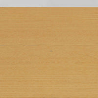 フィンランドを代表する建築家アルヴァ・アアルトによるデザイン、Artek社製の「X-leg」ダイニングテーブルです。素材には温かみのあるバーチ材を使用し、アアルトの象徴でもある積層合板による柔らかな曲線脚が特徴です。角のない優しいフォルムとシンプルな構造美が調和し、北欧デザインの真髄を感じさせます。経年によるバーチ材の飴色の風合いが美しく、空間に軽やかで穏やかな印象を与える一台です。