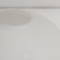 丸みを帯びた乳白ガラスシェードに温かみのあるウッドパーツを組み合わせた直径14cmのペンダントライトで、柔らかい光がふんわりと広がり、小空間に落ち着いた表情をもたらす北欧ビンテージ品です。シンプルながらもコロンとした可愛らしいフォルムがアクセントとなり、玄関や廊下、キッチンカウンターなど限られたスペースにも取り入れやすいサイズ感が魅力です。ガラス越しの柔らかな光とウッドの自然な表情が調和し、経年で深まった素材の風合いがビンテージならではの温もりを感じさせてくれます。