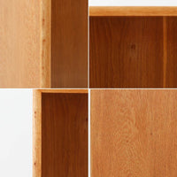 オーク材の素朴で力強い木目が印象的な、Hadar Schmidt製のスウェーデン製北欧ビンテージブックシェルフです。直線的で無駄のないデザインが空間に落ち着いた雰囲気をもたらし、しっかりとした箱組構造と安定感のある脚付き仕様により、収納量がありながらも圧迫感を抑えた佇まいが魅力です。棚板は実用的な間隔で配置され、本やレコード、器、オブジェなど幅広いアイテムを美しく収納・ディスプレイ可能で、経年変化によって深みを増したオーク材ならではの表情を楽しみながら、リビングや書斎、ワークスペースまで長く寄り添う一台です。