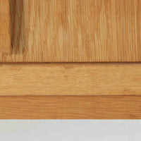 B. Fridhagenがデザインし、Bodafors社により1963年に製作されたスリムシェルフです。オーク材のやわらかな木目と明るい色合いが空間に温もりをもたらし、上部のオープン棚と下部の4段引き出しを備えた実用的な構成が魅力。幅63cmのすっきりとしたサイズで、書斎やリビングの一角にも取り入れやすい一台です。直線的で端正なフォルムと丁寧なつくりから、北欧ビンテージならではの機能美と経年の味わいを感じられる逸品です。