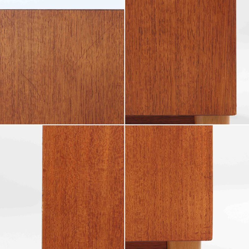 Nils Jonssonがデザインし、Hugo Troedsが製作した幅95cmの小ぶりなボードです。上質なチーク材を用いた端正な箱型フォルムに、楕円形の彫り込み取っ手がさりげないアクセントを添えています。引き戸仕様により限られた空間でも扱いやすく、内部には棚板を備え収納力も十分。すらりと伸びる脚部が軽やかな印象を与え、リビングや書斎、玄関先でも活躍します。経年により深みを増した木肌が北欧ビンテージならではの温もりと存在感を感じさせる一品です。