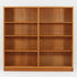 Borge Mogensenがデザインし、Karl Andersson & Sonerが製作した幅135cmのブックシェルフです。上質なオーク材を用いた無駄のない直線的な構成が特徴で、中央の仕切りにより整然とした収納を実現しています。固定棚による堅牢な構造は、日常使いの書籍や資料をしっかりと支え、空間に落ち着いた存在感をもたらします。素材の質感を活かした端正な佇まいは、リビングや書斎、オフィスにも自然に馴染み、北欧ビンテージならではの実直な美しさと経年変化の魅力を感じられる一品です。